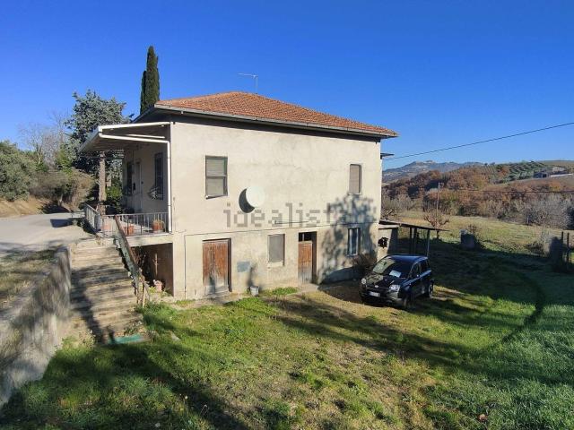 Rustici e casali in vendita di 200 m² in Contrada Tesino