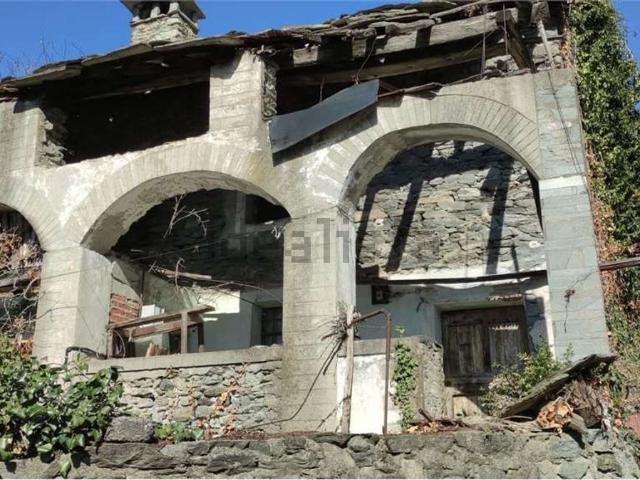 Rustici e casali in vendita di 200 m² in Frazione Arnad le Vieux
