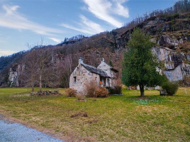 Rustici e casali in vendita di 200 m² in Frazione Braccio Dentro