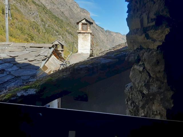 Rustici e casali in vendita di 200 m² in Frazione Frassiney, 9