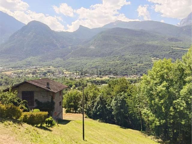 Rustici e casali in vendita di 200 m² in Frazione Les Roattes