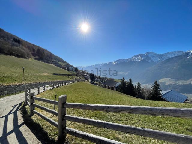 Rustici e casali in vendita di 200 m² in Frazione Tanas, 21