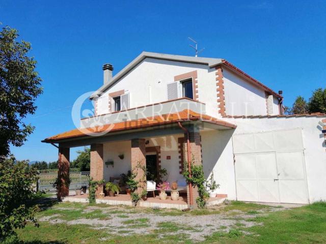 Rustici e casali in vendita di 200 m² in Strada Comunale di Piatto Lavato