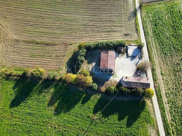 Rustici e casali in vendita di 200 m² in Strada Pozzolengo