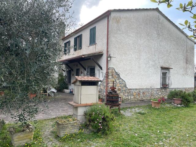 Rustici e casali in vendita di 200 m² in Strada Provinciale Gavorranese