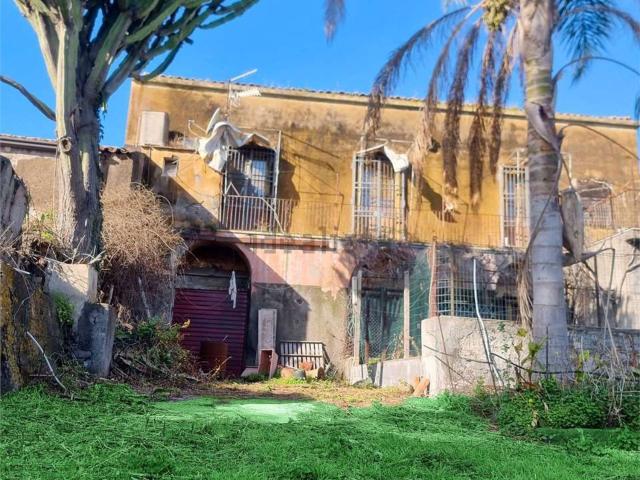 Rustici e casali in vendita di 200 m² in Strada Statale 114 Orientale Sicula