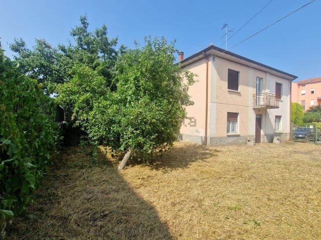 Rustici e casali in vendita di 200 m² in Via Martiri Partigiani