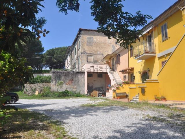 Rustici e casali in vendita di 200 m² in Via Matassina