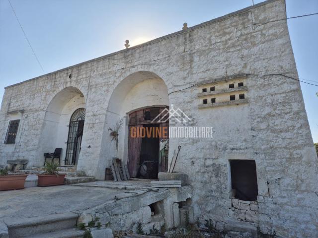 Rustici e casali in vendita di 200 m² in Via Mottola