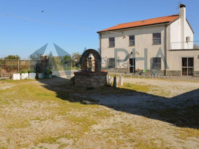 Rustici e casali in vendita di 200 m² in Via Nuova
