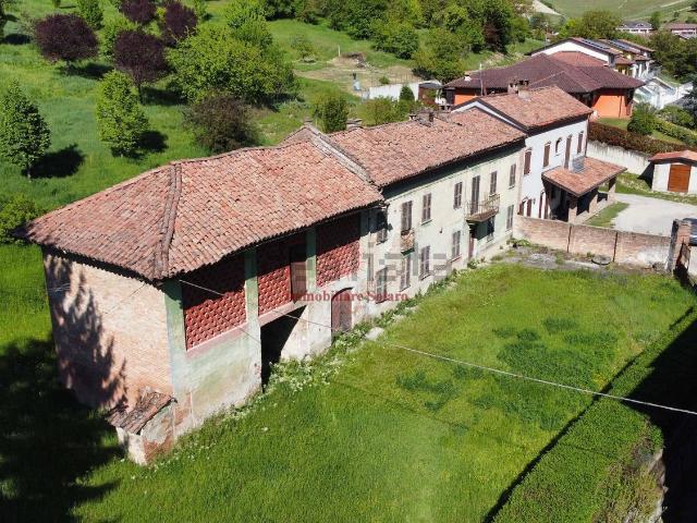 Rustici e casali in vendita di 200 m² in Via Alba, 20