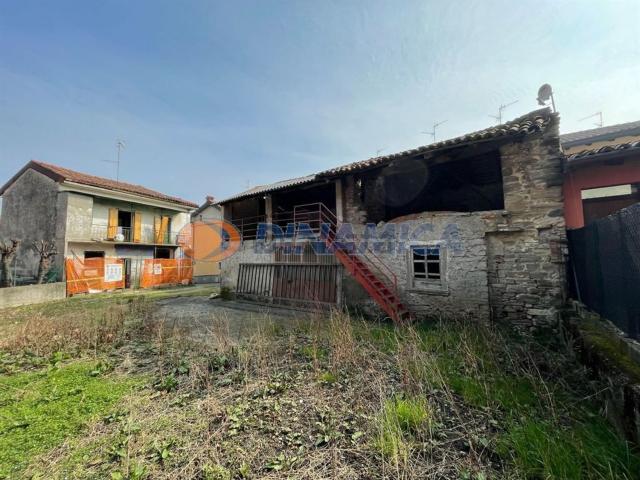 Rustici e casali in vendita di 200 m² in Via Andrea Fantoni, 7