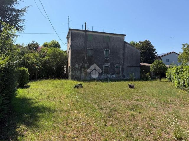 Rustici e casali in vendita di 200 m² in Via Armando Diaz, 300