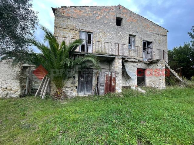 Rustici e casali in vendita di 200 m² in Via Cuoci, 3