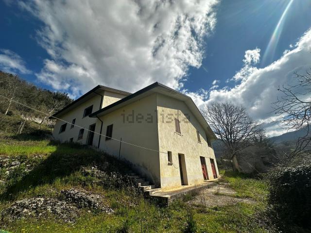 Rustici e casali in vendita di 200 m² in Via Casale