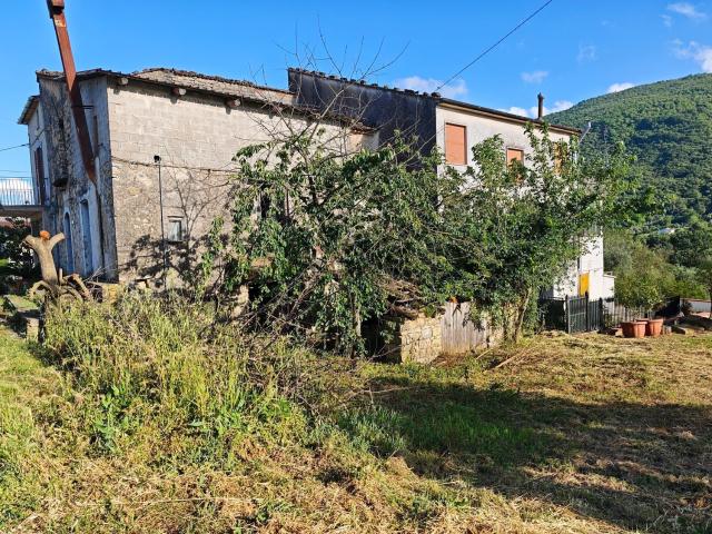 Rustici e casali in vendita di 200 m² in Via Casale Urti, 4