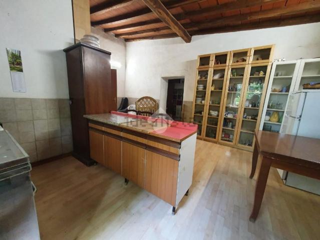 Rustici e casali in vendita di 200 m² in Via Cassia Nord
