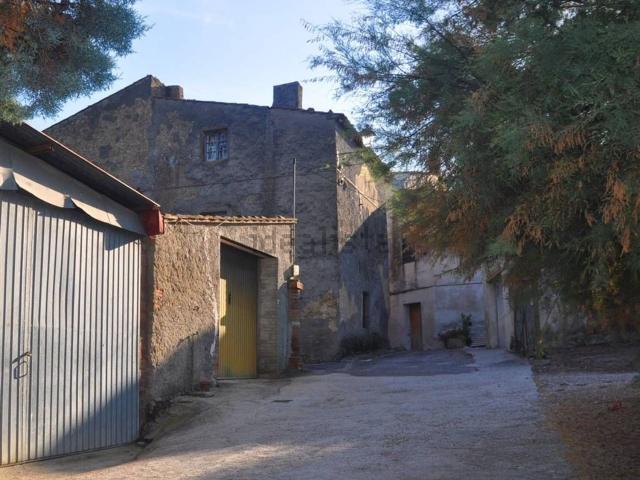 Rustici e casali in vendita di 200 m² in Via Cristoforo Colombo
