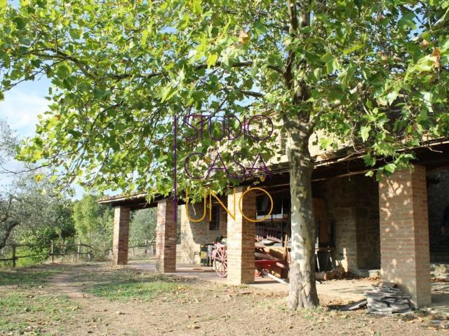 Rustici e casali in vendita di 200 m² in Via di Val D&apos Ambra