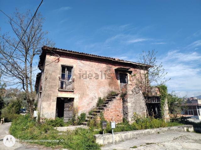 Rustici e casali in vendita di 200 m² in Via Fontana Palombo