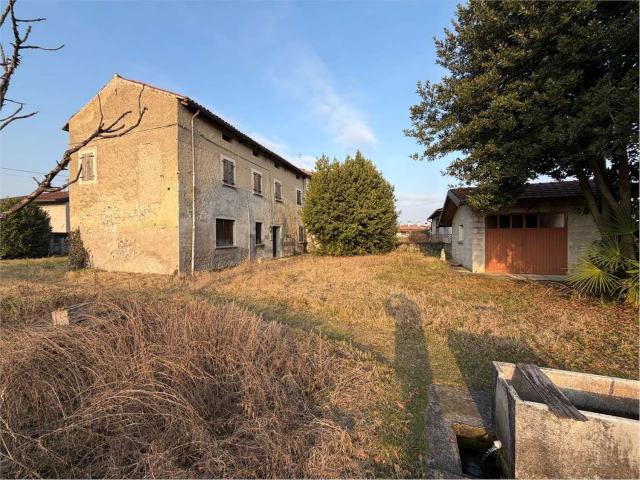 Rustici e casali in vendita di 200 m² in Via Fratte, 85