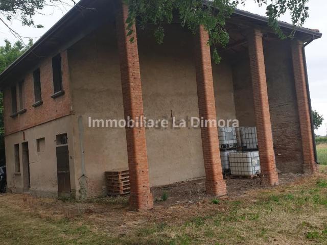 Rustici e casali in vendita di 200 m² in Via Lughese