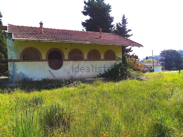 Rustici e casali in vendita di 200 m² in Via Poggi