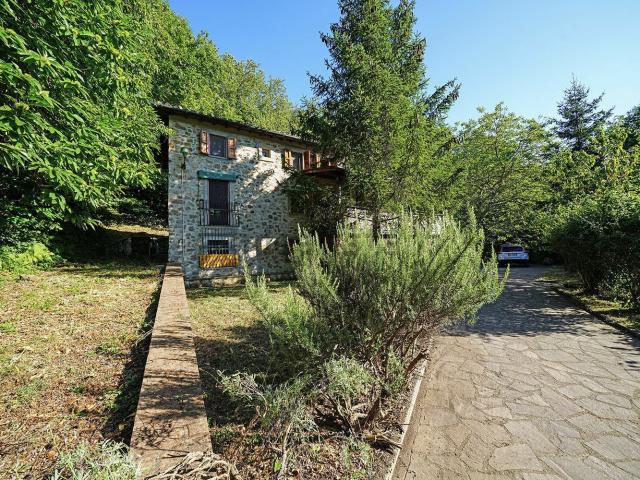 Rustici e casali in vendita di 200 m² in Via provinciale azzarese