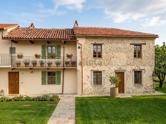 Rustici e casali in vendita di 200 m² in Via Provinciale