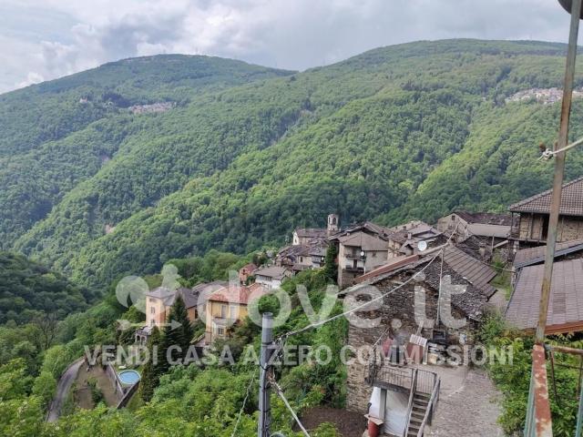 Rustici e casali in vendita di 200 m² in Via Roma, 17