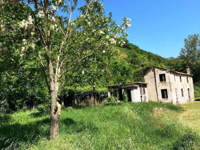 Rustici e casali in vendita di 200 m² in Via roma