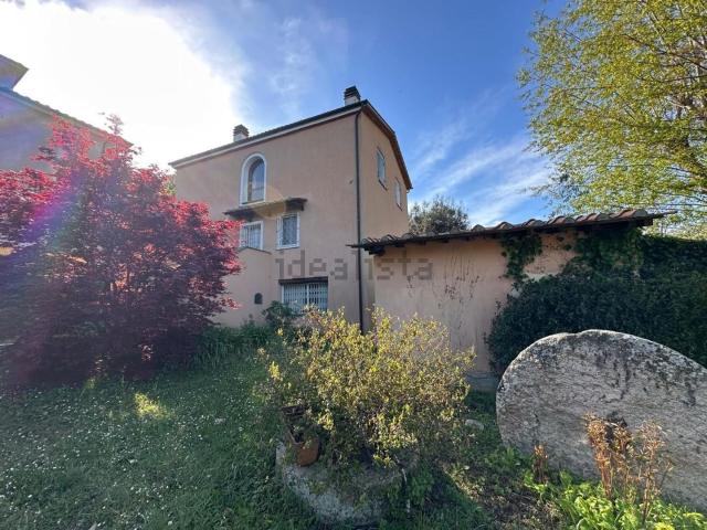 Rustici e casali in vendita di 200 m² in Via Selvapiana
