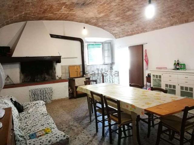 Rustici e casali in vendita di 200 m² in Via Tresanti