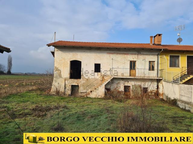 Rustici e casali in vendita di 200 m² in Via Villata