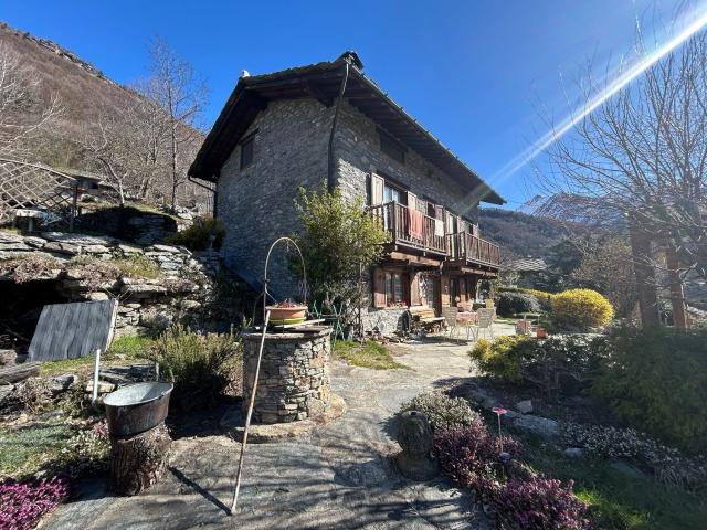 Rustici e casali in vendita di 201 m² in Località Pianardi