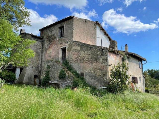 Rustici e casali in vendita di 201 m² in Strada Fossaccio, 24