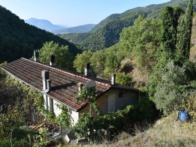 Rustici e casali in vendita di 201 m² in Via La Lastra