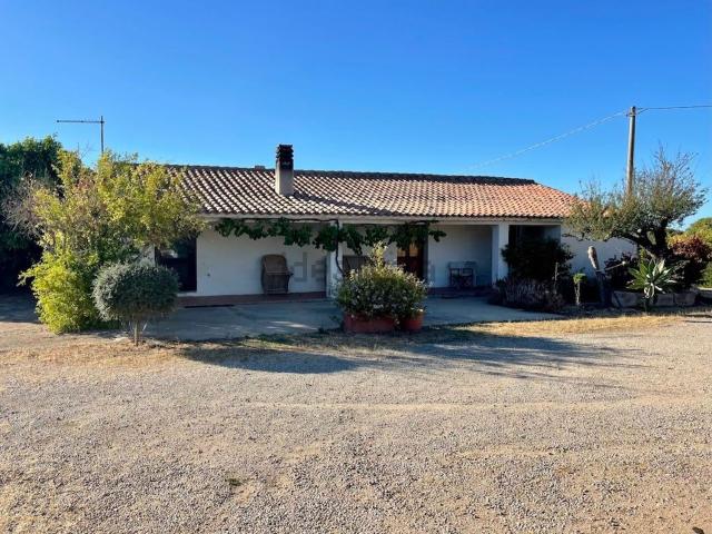 Rustici e casali in vendita di 203 m² in Località La Mendula