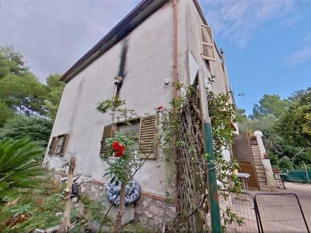 Rustici e casali in vendita di 203 m² in Località Le Guinzane, 24