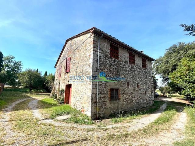 Rustici e casali in vendita di 214 m² in Via Fonda