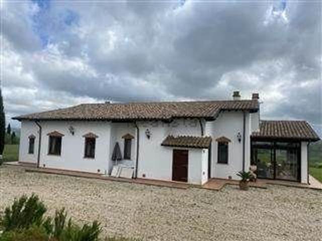 Rustici e casali in vendita di 215 m²
