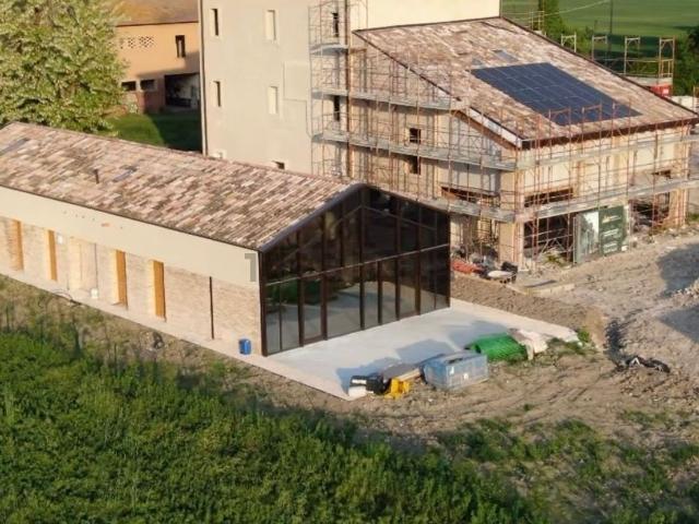 Rustici e casali in vendita di 215 m² in Strada Bassa dei Folli