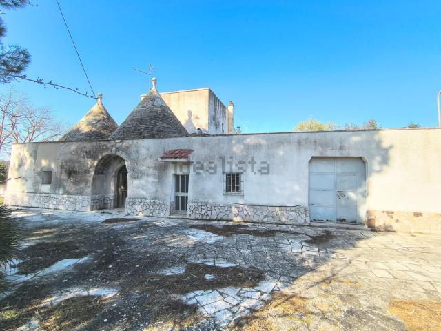 Rustici e casali in vendita di 215 m² in Via Alberobello