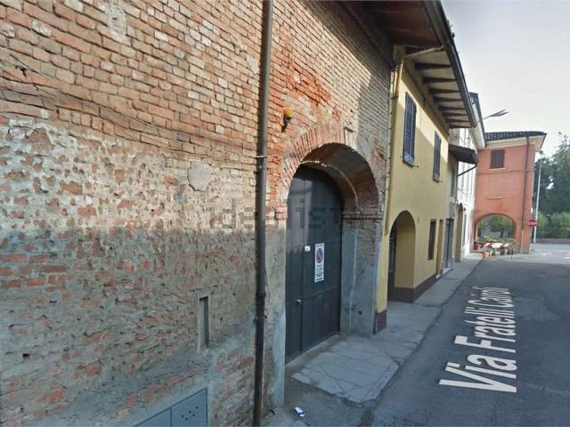 Rustici e casali in vendita di 216 m² in Via Fratelli Cairoli, 13