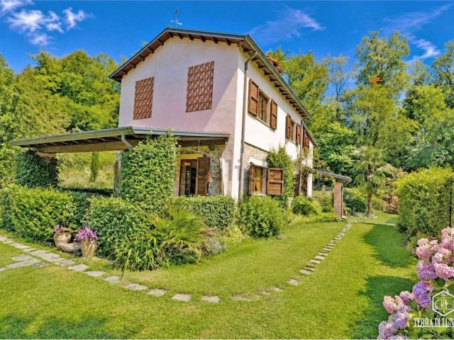 Rustici e casali in vendita di 216 m² in Via San Caterina