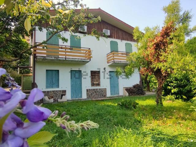 Rustici e casali in vendita di 217 m²