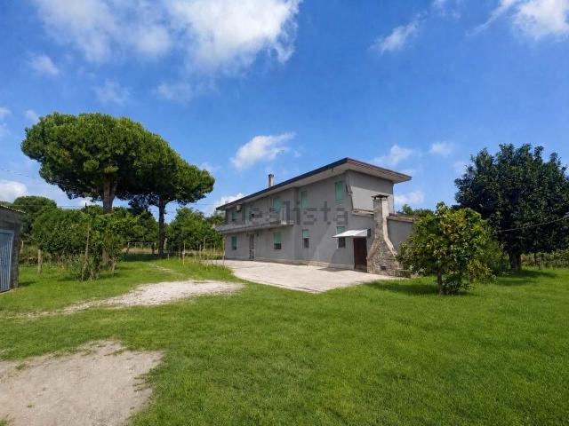 Rustici e casali in vendita di 218 m²