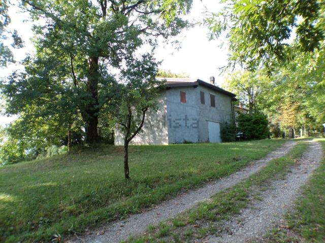 Rustici e casali in vendita di 218 m² in Via MANNO