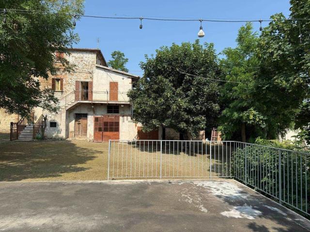 Rustici e casali in vendita di 218 m² in Via San Liborio, 8