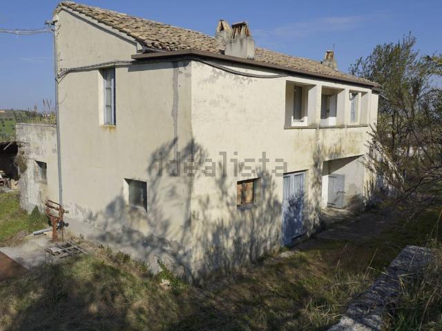 Rustici e casali in vendita di 218 m² in Via Umberto Terracini